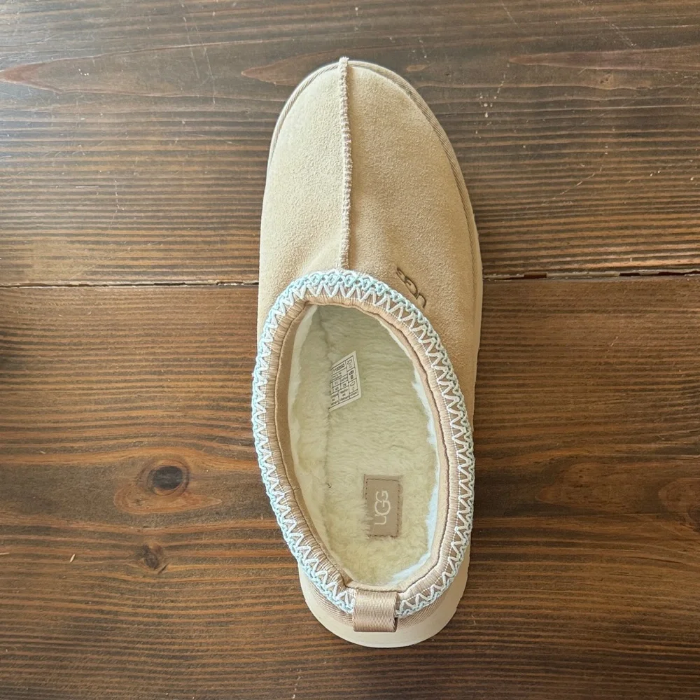 UGG Beige Slippers with Plush Lining - Picture 4 of 8